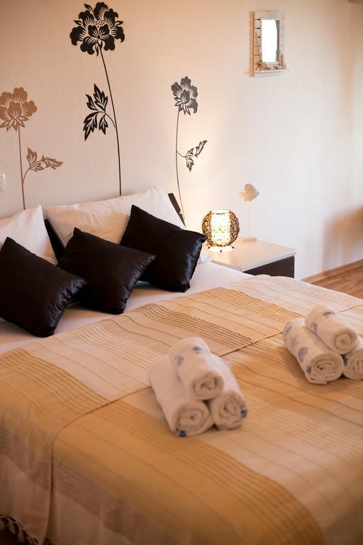 Apartments Mediterranea With Heated Pool Pisak Extérieur photo